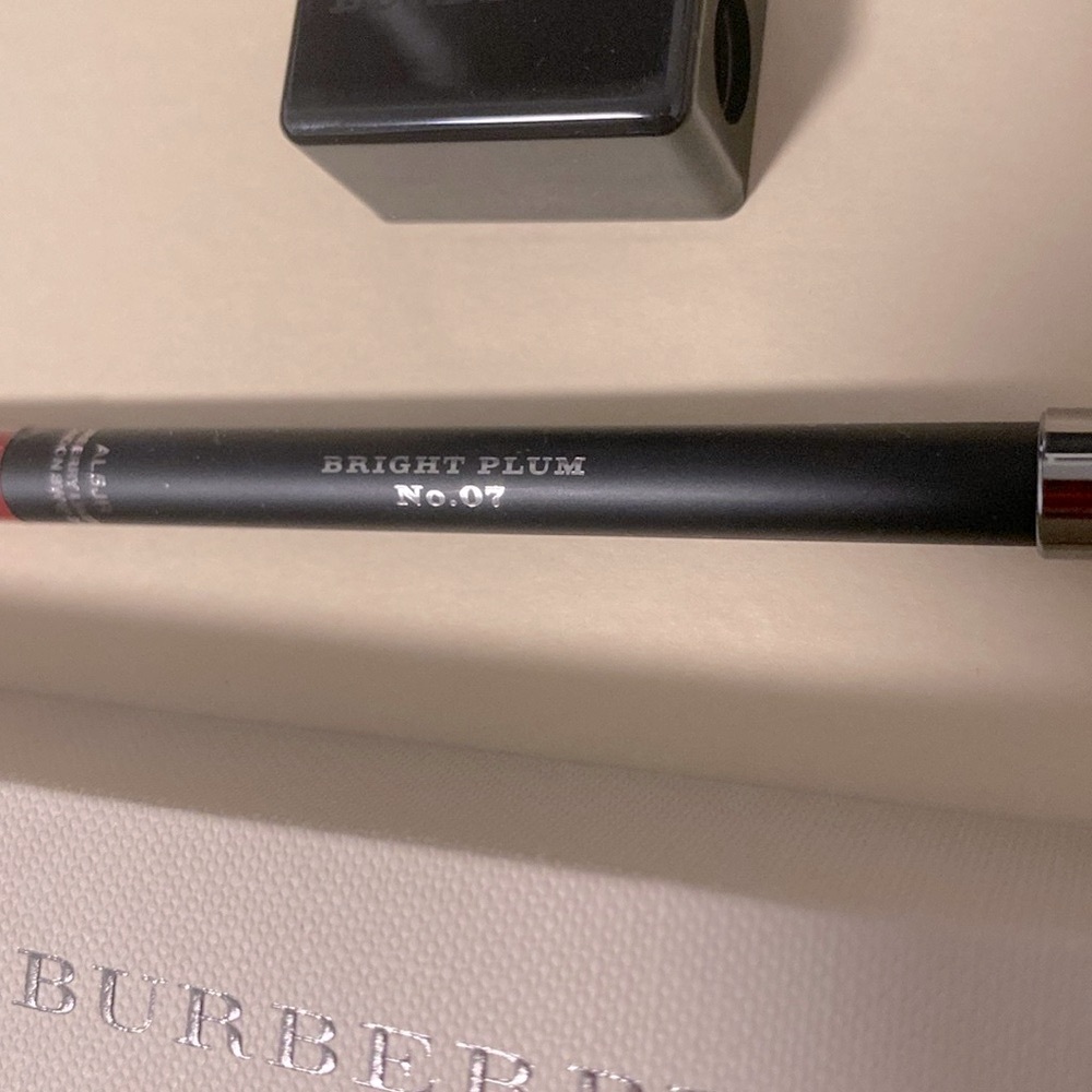 NIB [Burberry] Luxe Lip Definer Shaping Pencil & Sharpener in Bright Plum No. 7 - Picture 7 of 16